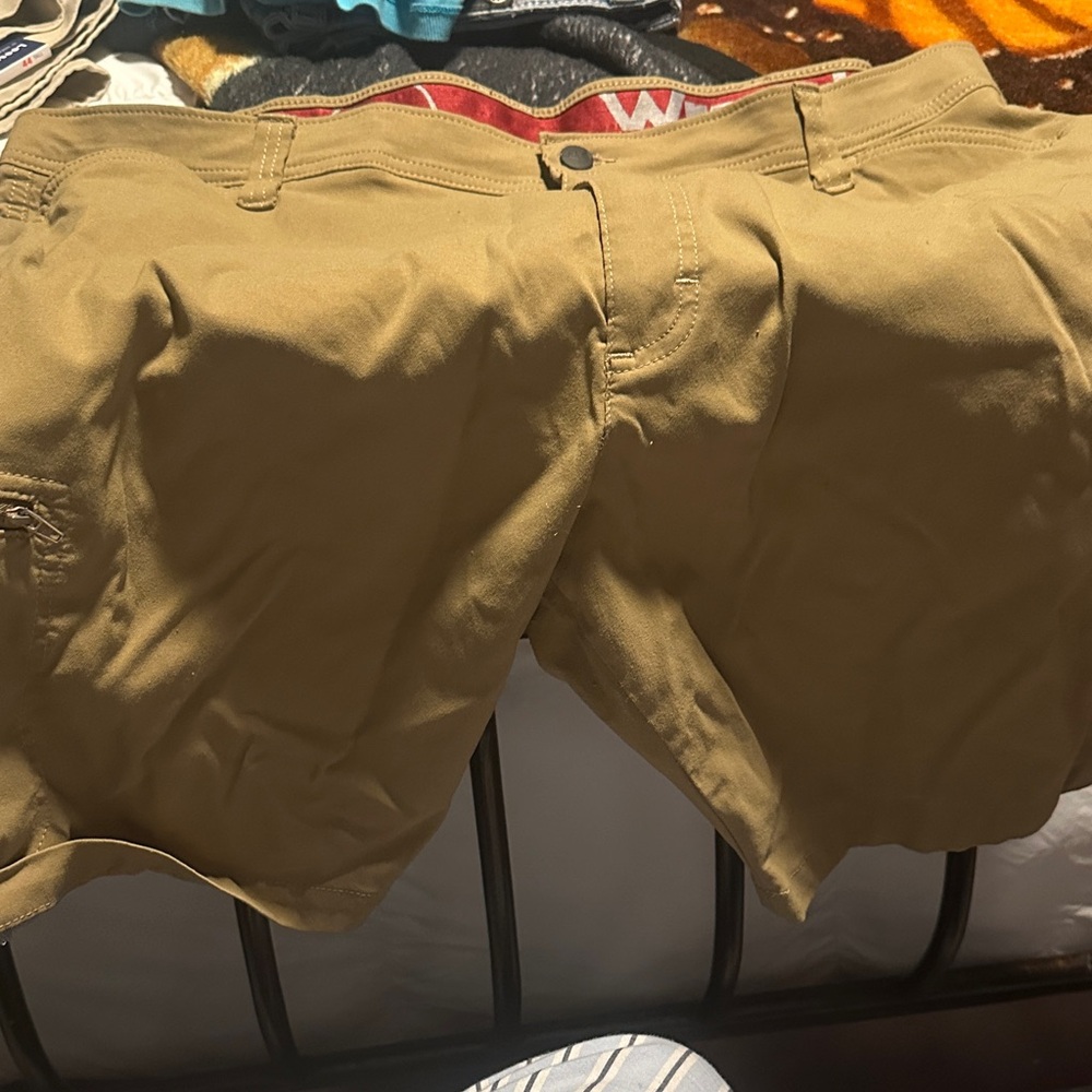 Wrangler Men's Cargo Shorts - Tan